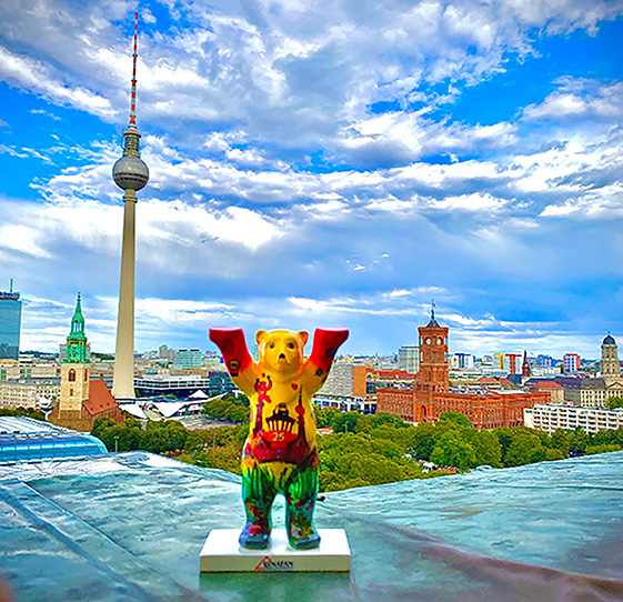 Berlin Panorama mit Buddy Bear